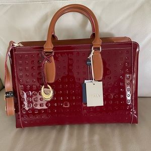 ARCADIA Italian patent leather shoulder bag tote. RED marsala/tan #2029